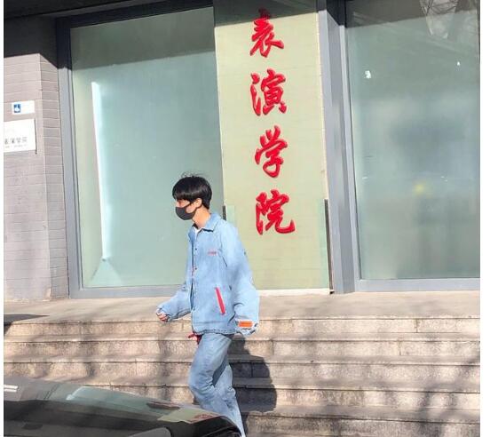 王俊凯北电开学 这到底是个什么梗？