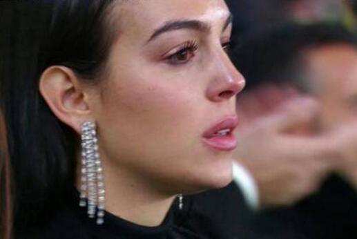 乔治娜哭了具体是什么情况?这到底是个什么梗? 