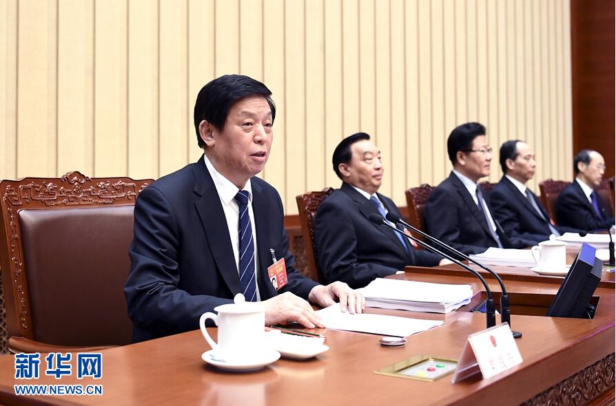 十三届全国人大二次会议主席团举行第三次会议