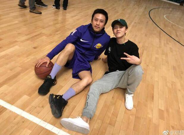 邓超鹿晗深夜打球 这到底是个什么梗？