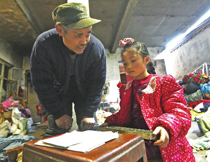 让我们来帮你圆上学梦！希望笑容能代替你眼里的胆怯