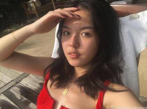 惊呆了!李咏女儿晒泳装照具体是什么情况？还原事发经过详情始末