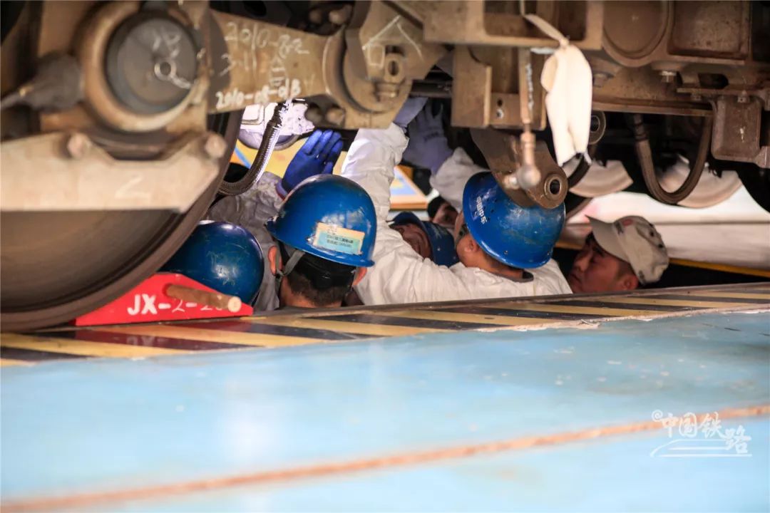 你见过复兴号做“俯卧撑”吗？