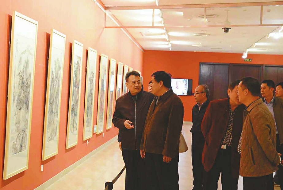 盛洪义山水画展举行