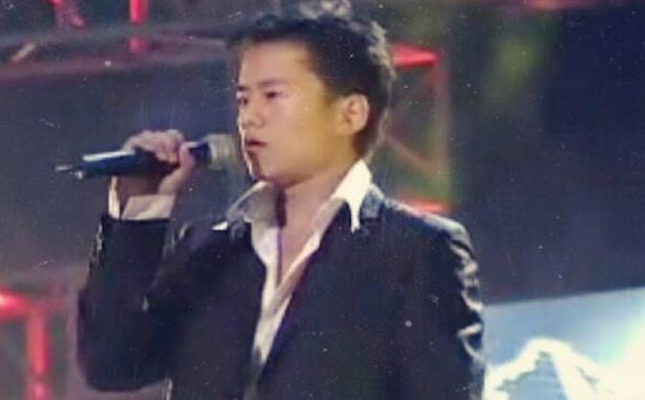 张杰早年青涩照被翻出！张杰纪念出道十五年 选秀中出道