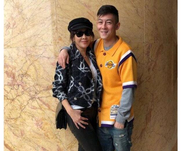 什么情况?刘嘉玲合影陈冠希 这到底是个什么梗?