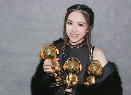 蜂鸟起诉邓紫棋 邓紫棋和