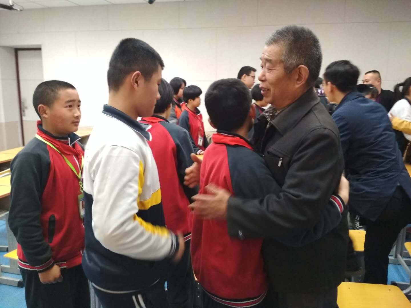 [温暖泉城]春风吹孝里 开遍“向阳花”