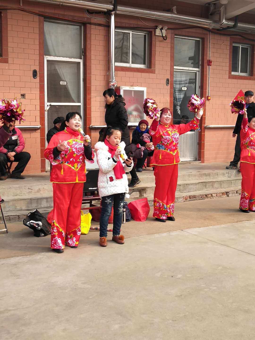 [温暖泉城]春风吹孝里 开遍“向阳花”