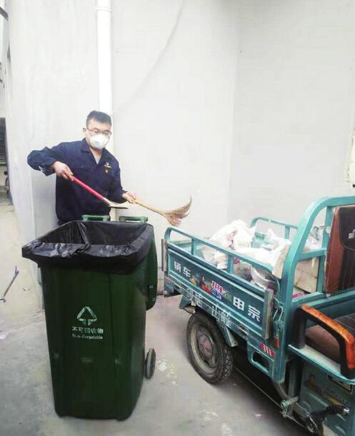 [温暖泉城]义务打扫又维修 这个街坊真不孬