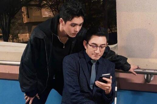 惊呆了!两代张无忌同框 这到底是个什么梗?