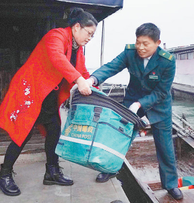 水上邮路20年!他划船20万公里,投递10多万份邮件