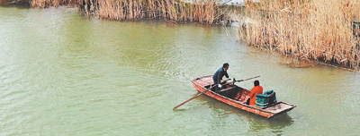 水上邮路20年!他划船20万公里,投递10多万份邮件