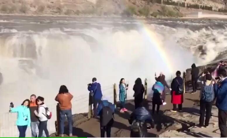 美哭惹!壶口瀑布桃花汛:看主瀑云雾迷蒙，望副瀑万壑千流