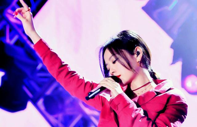 惊呆了！张靓颖乱入杨千嬅 这到底是个什么情况？