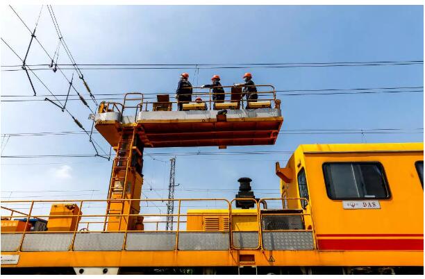 看完复兴号做俯卧撑，它们竟然组团来参赛了