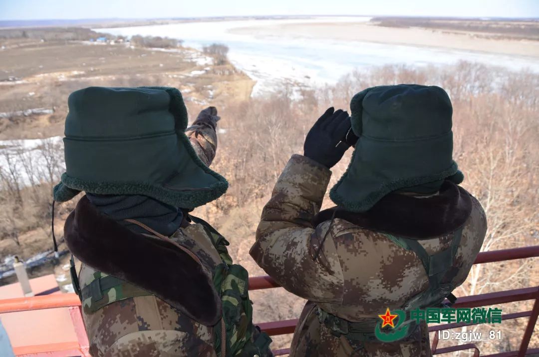 你在艳阳里享受春天，我在白雪中守护着你