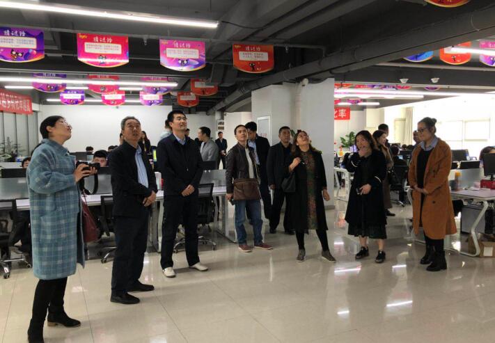 湘西州凤凰县调研团来天桥区参观考察