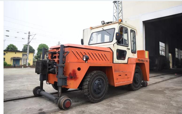 汽车还会撒娇？一言不合就拉着火车跑！