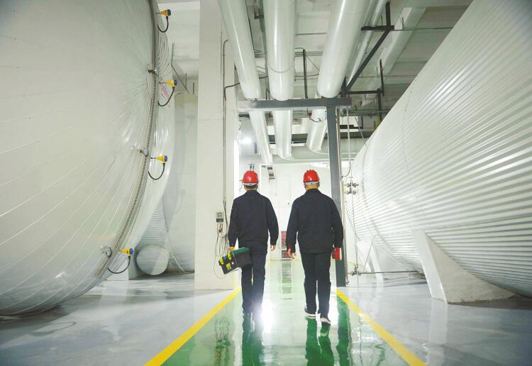 清洁取暖让济南“天蓝冬暖” 全国首个“十项全能”能源站送暖济钢片区