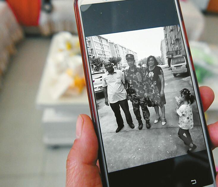 英雄的“朋友圈”不再更新 亲人的朋友圈思念如水