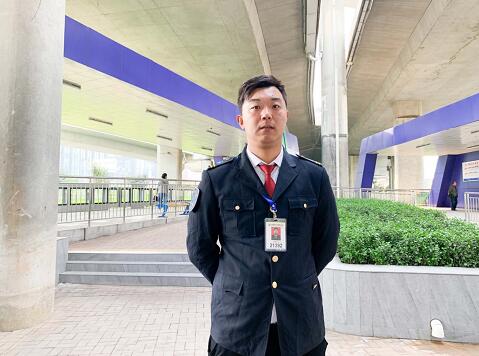 [温暖泉城]深夜送男孩回家，站务员获赠“谢礼”