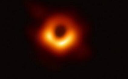 摊上事！视觉中国关站整改 黑洞照片为何被标注版权为视觉中国所有？