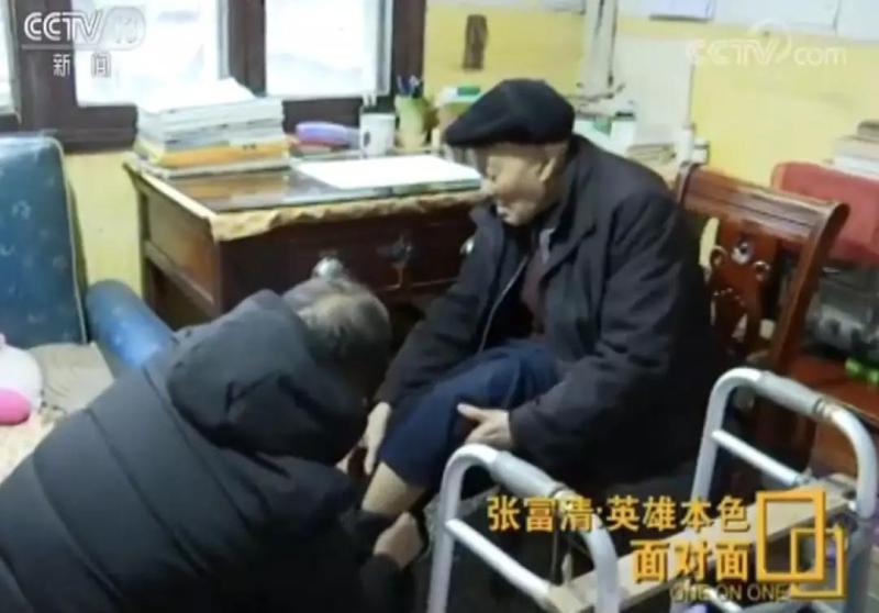 牙齿被炸掉头皮揭起来!战斗英雄60多年深藏功与名,妻儿竟不知