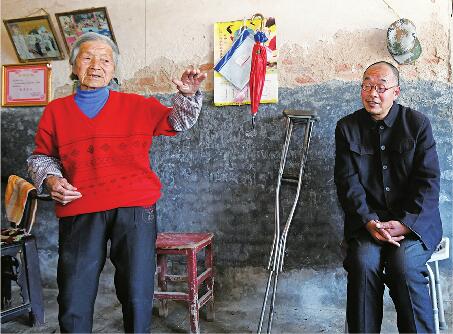 儿子摔伤瘫痪，孙女还要上学…济南91岁老太捡废品撑起家