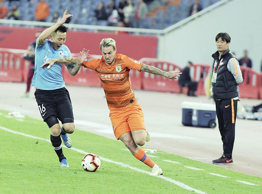 鲁能本赛季首败 数据占优却没拿到分数 