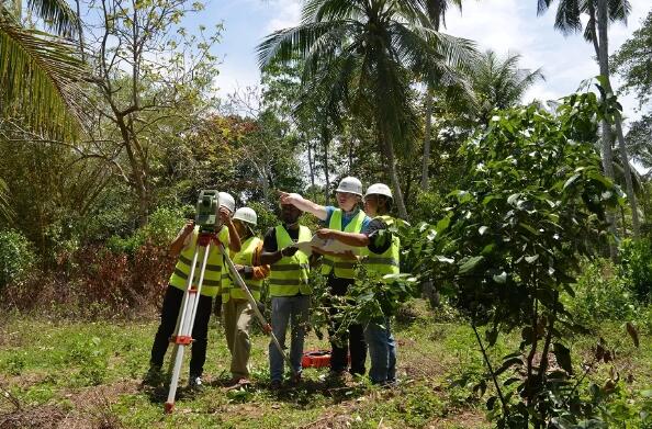 90年来修的第一条铁路，中国帮它实现
