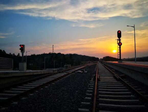 90年来修的第一条铁路，中国帮它实现