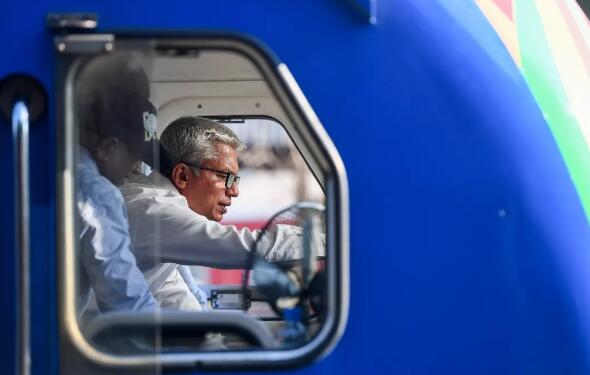 90年来修的第一条铁路，中国帮它实现