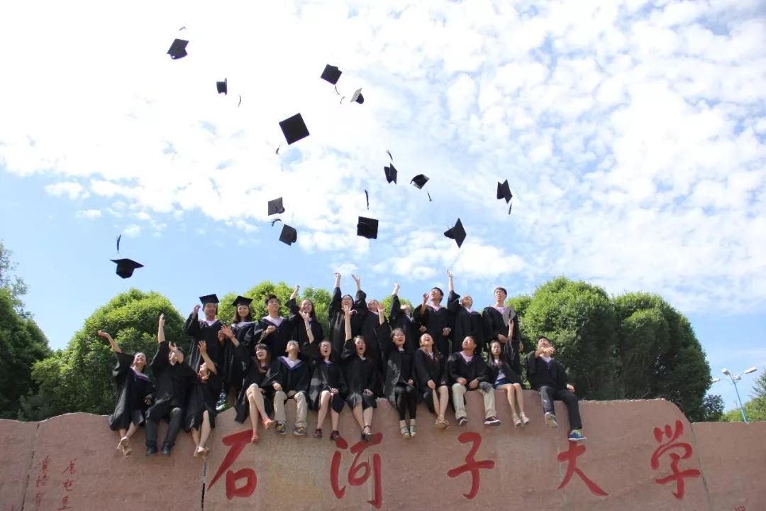 马背上建校，如今同层换教室要走8分钟，这是什么“神仙”学校？ 