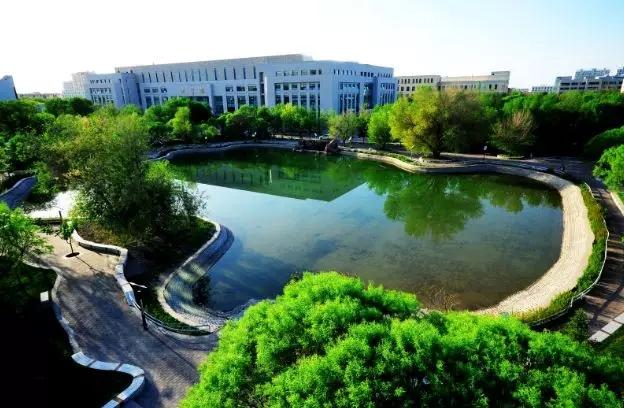 马背上建校，如今同层换教室要走8分钟，这是什么“神仙”学校？ 