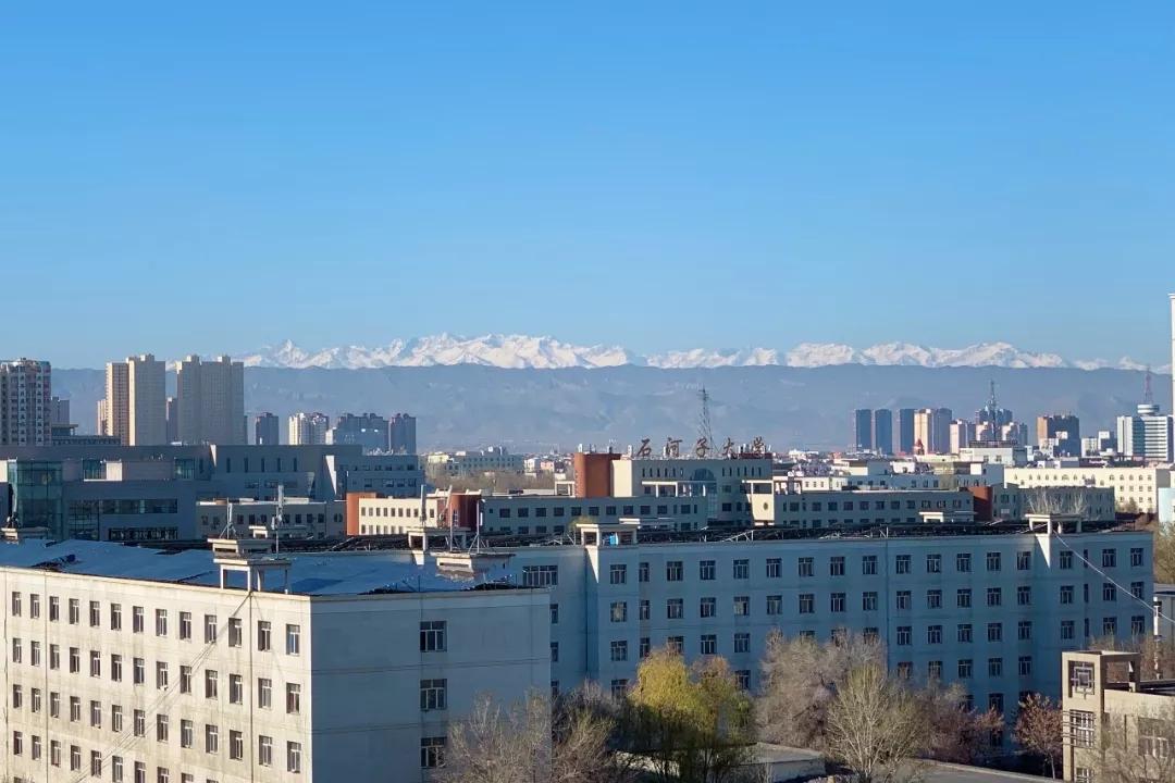 马背上建校，如今同层换教室要走8分钟，这是什么“神仙”学校？ 