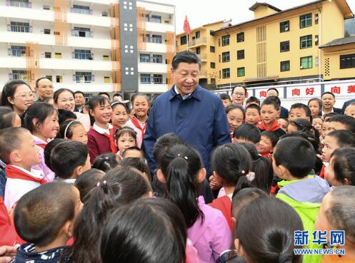 习近平在重庆考察并主持召开解决“两不愁三保障”突出问题座谈会时强调 统一思想一鼓作气顽强作战越战越勇 着力解决“两不愁三保障”突出问题