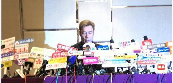 一把鼻涕一把泪！许志安承认出轨黄心颖 车内亲密片画面曝光