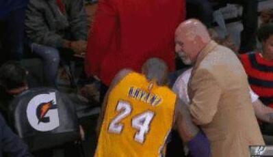 惊呆了！欧文手指脱臼具体是什么情况？终于真相了？