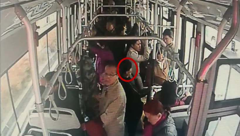 [温暖泉城]乘客突然晕倒 众人出手相助