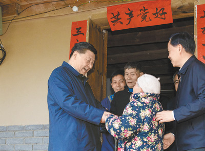 习近平在重庆考察并主持召开解决“两不愁三保障”突出问题座谈会