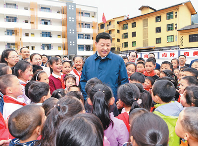 习近平在重庆考察并主持召开解决“两不愁三保障”突出问题座谈会
