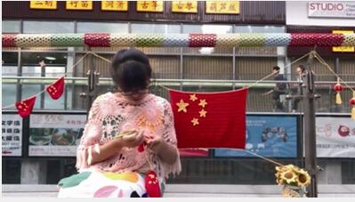 惊呆了！产后给栏杆织毛衣 还原九零后妈妈治疗产后抑郁详情始末