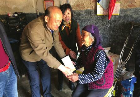 [温暖泉城] 九旬拾荒老人获爱心捐助