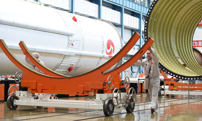 长征五号运载火箭整装待发