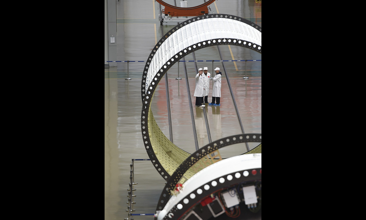 长征五号运载火箭整装待发