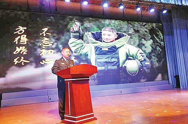 济南城投集团职工聆听张保国同志先进事迹报告