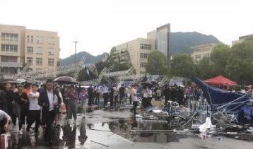 温州冰雹砸伤学生 学校招聘会现场人群中多人被砸