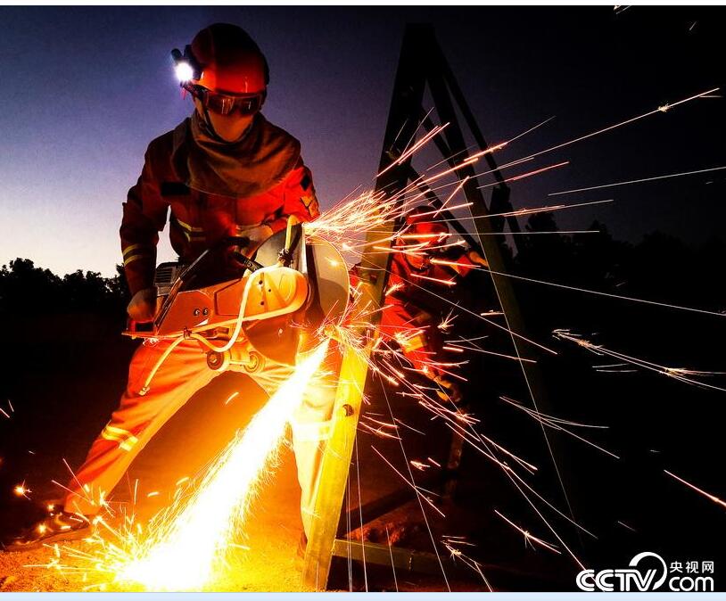 【追梦火焰蓝】液压扩张器变身“绣花针” 苦练技能做合格“守夜人”