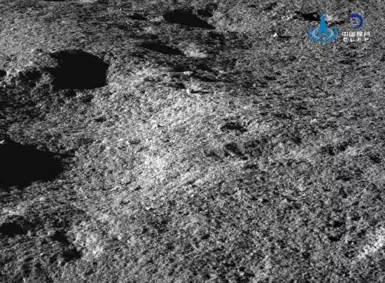 玉兔二号月球车28日下午自主唤醒 开展第五月昼工作